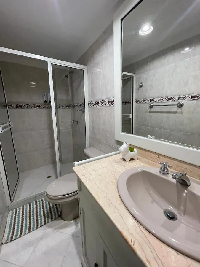 Nuevo Y Moderno Alojamiento Laureles, Habitacion Privada Медельин