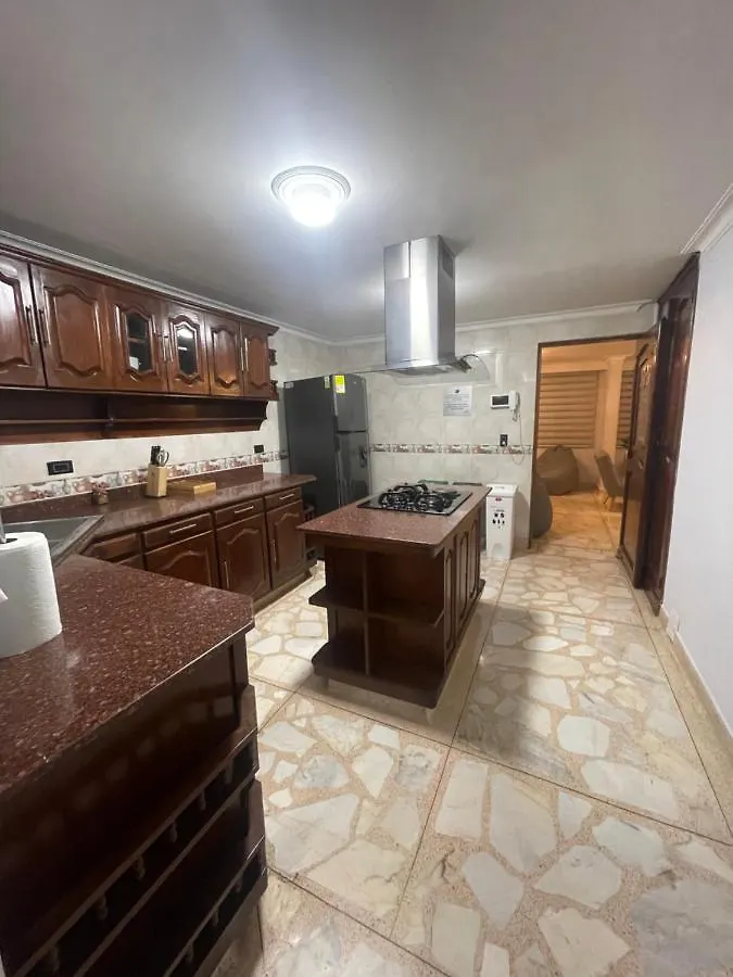 Проживание в семье Nuevo Y Moderno Alojamiento Laureles, Habitacion Privada Медельин